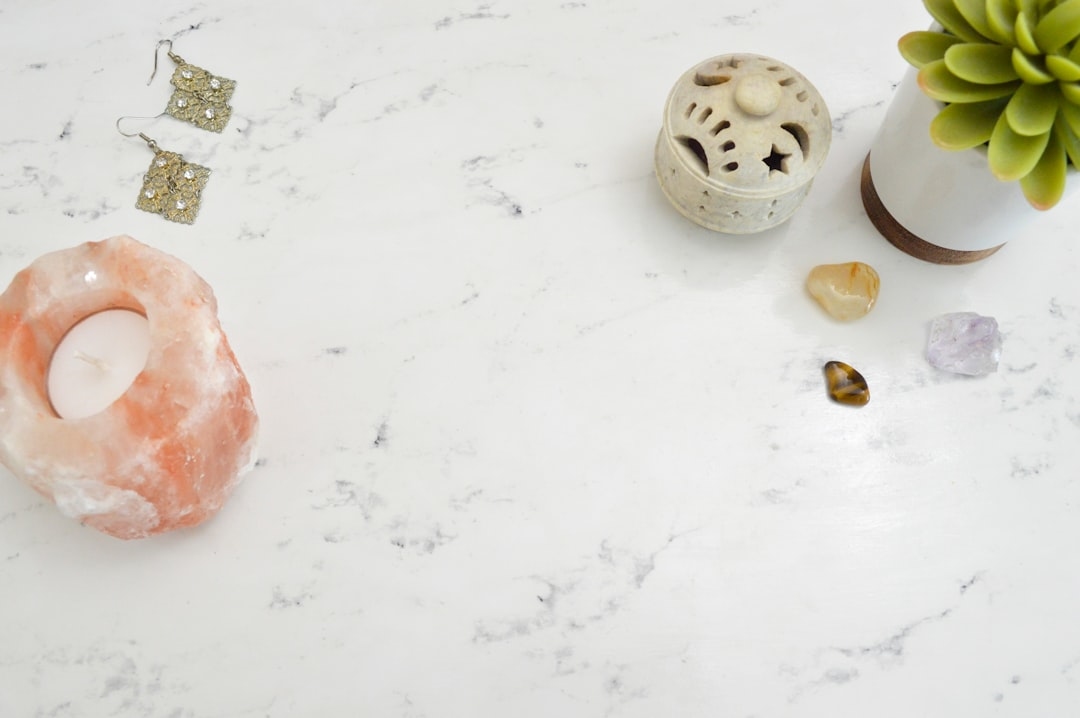 Що краще для кухні: керамічна чи кварцова стільниця — плюси та мінуси